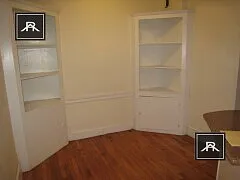 Building Photo - 64 Egmont St #5
