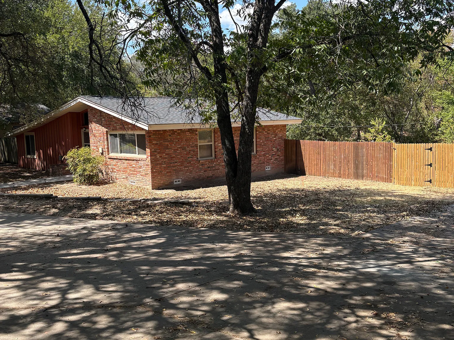 3 bed, 1220 sqft, $1,680 — Photo 2