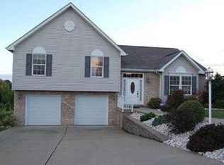 123 Robinson Dr, Pittsburgh, PA 15236