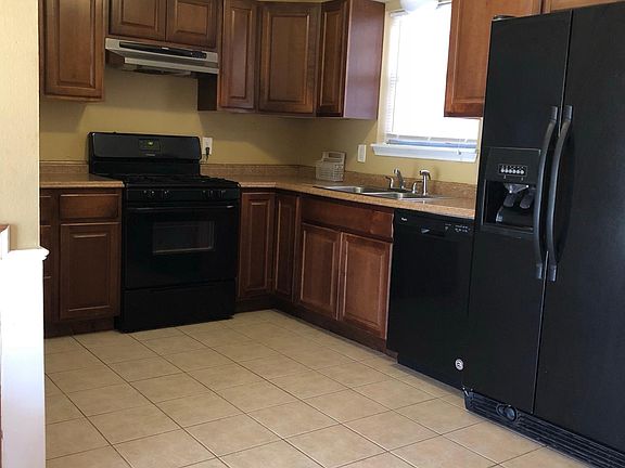 2nd image of 4721 Crest Pl