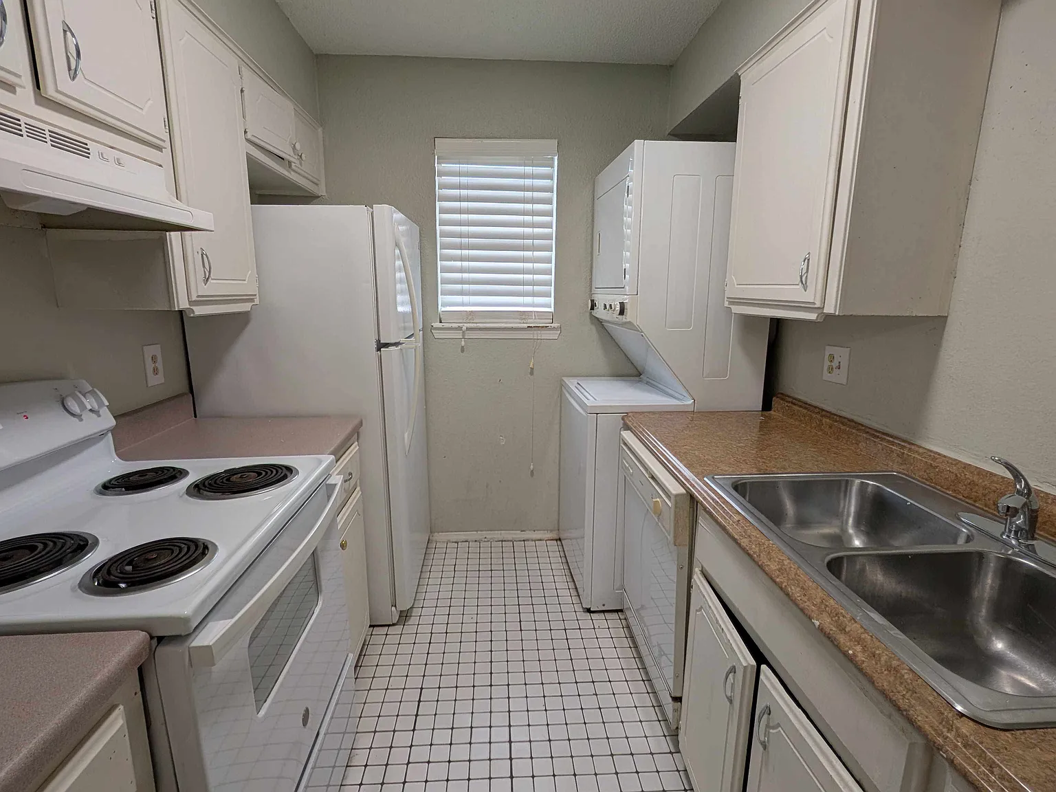 3 bed, 1.5 bath, 1082 sqft, $850 — Photo 3