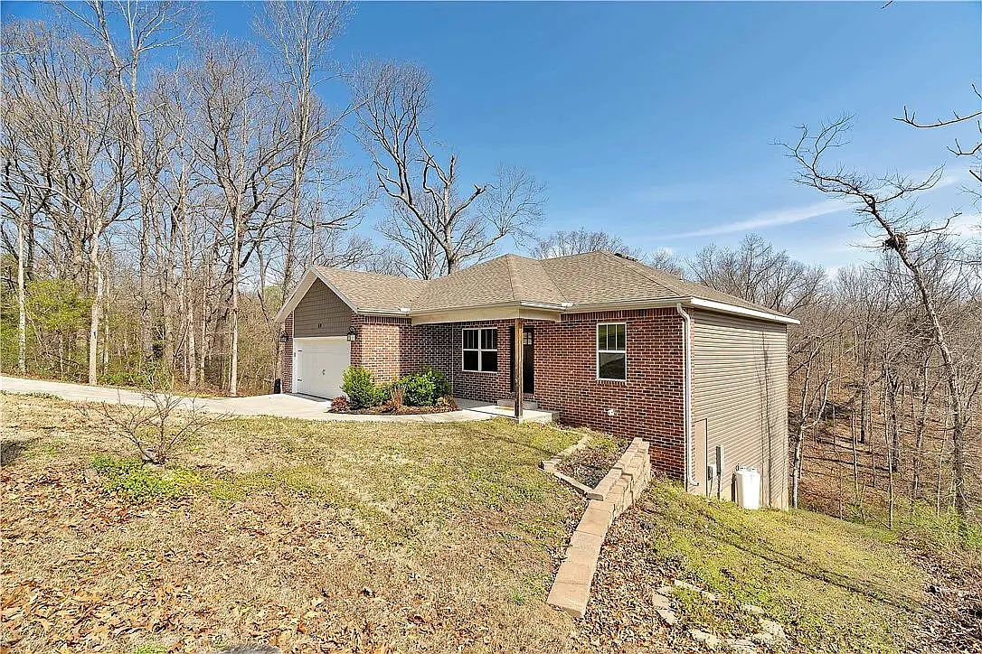 3 bed, 2.0 bath, 1450 sqft, $1,850 — Photo 2