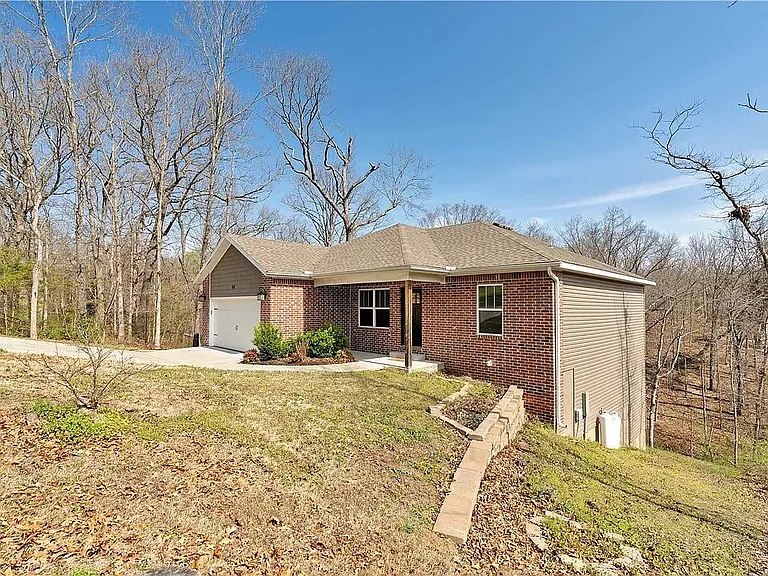 54 Morvan Dr — Photo 2
