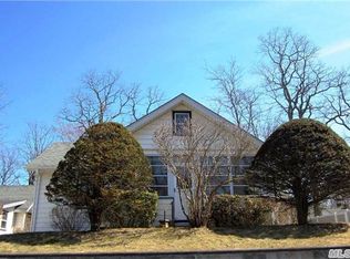 217 Hallock Landing Rd, Rocky Point, NY 11778