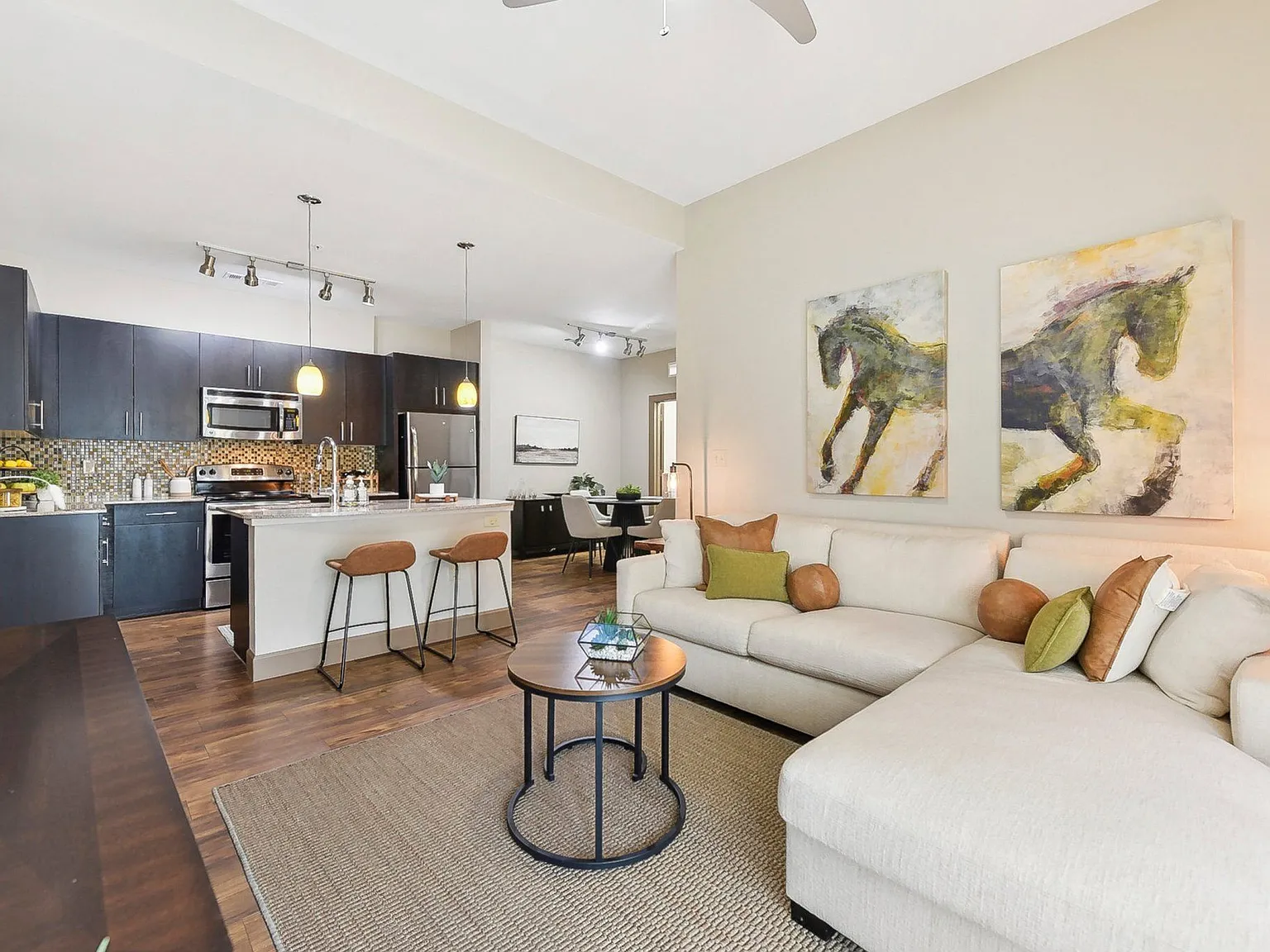 Lakeline East Apartments — Photo 4