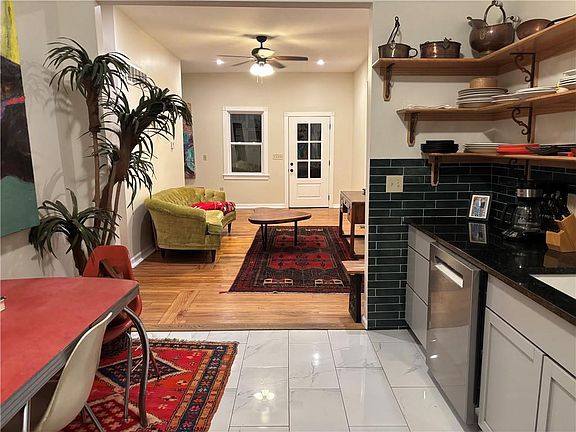 4th image of 808 W 29th St