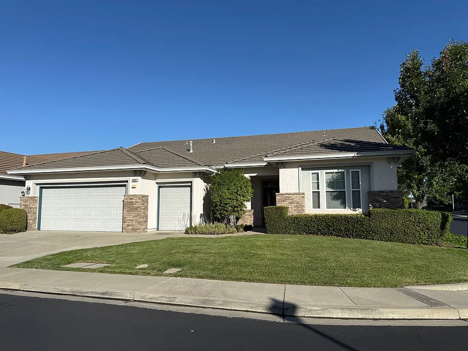 1587 Regent Dr