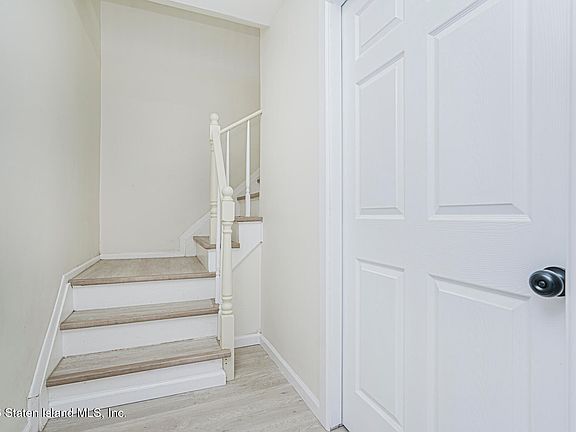 4th image of 39 Commerce St