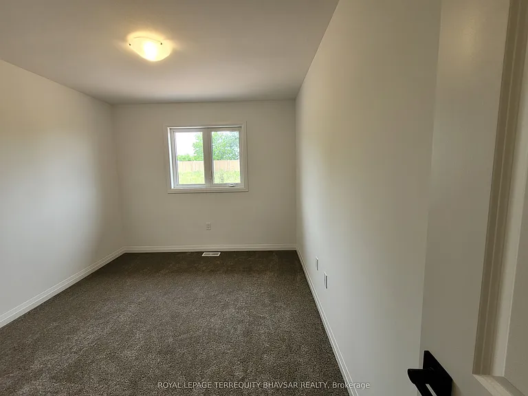 4552 Portage Rd #8 — Photo 31