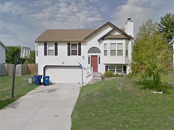 923 Sunset Farms Dr, Saint Charles, MO 63304