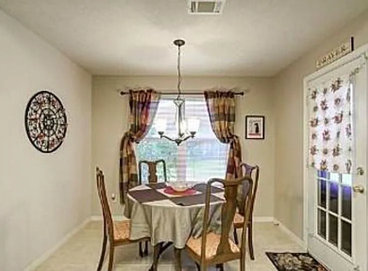 2906 Elise Ln — Photo 6