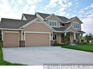 8706 Stonefield Ln, Chanhassen, MN 55317
