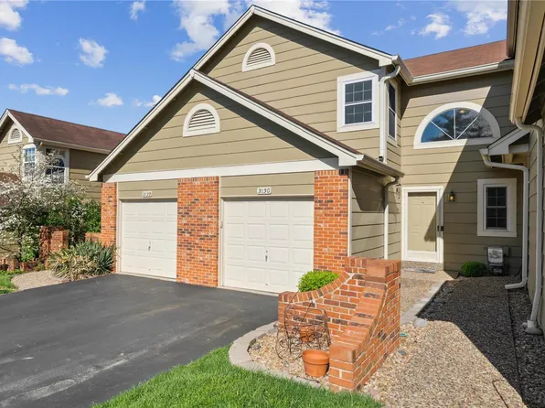 3130 Autumn Trace Dr, Maryland Heights, MO 63043
