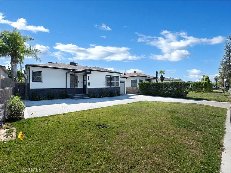 2108 N Pass Ave — Photo 28
