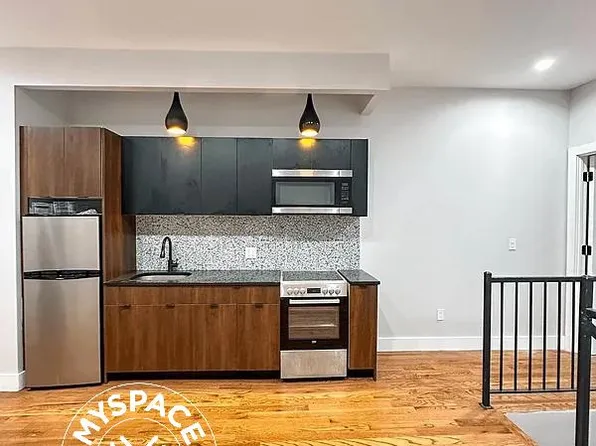 925 Putman Avenue image 1 of 8