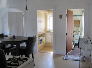 27 Noyes Ave, Bristol, RI 02809