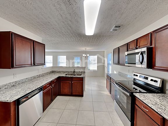 4th image of 3256 Woodpoint Dr