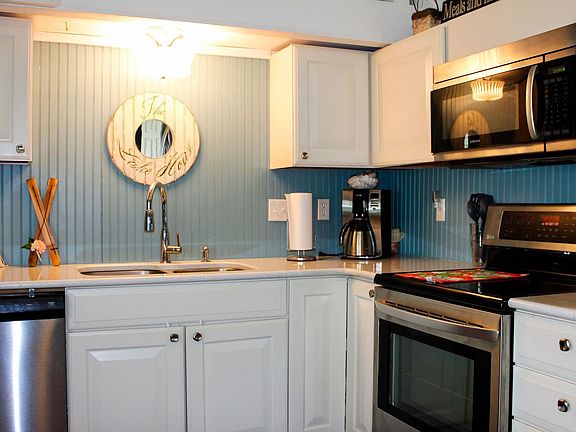 3rd image of 264 Lakeshore Rd #264