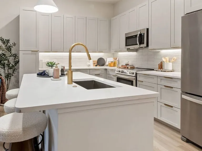 5251 W Tyson Ave — Photo 4
