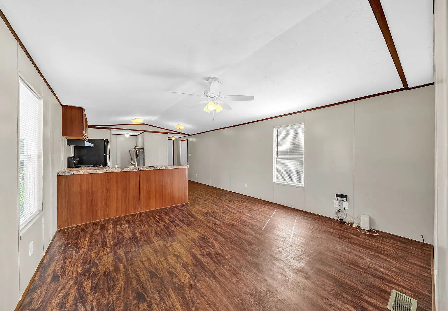 3 bed, 2.0 bath, 924 sqft, $1,150 — Photo 4