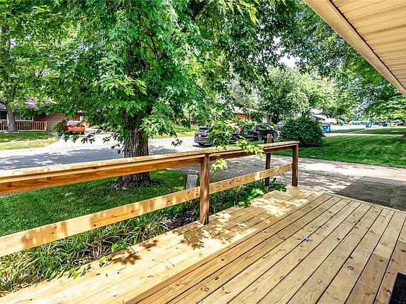 5th image of 4982 Tewkesbury Dr
