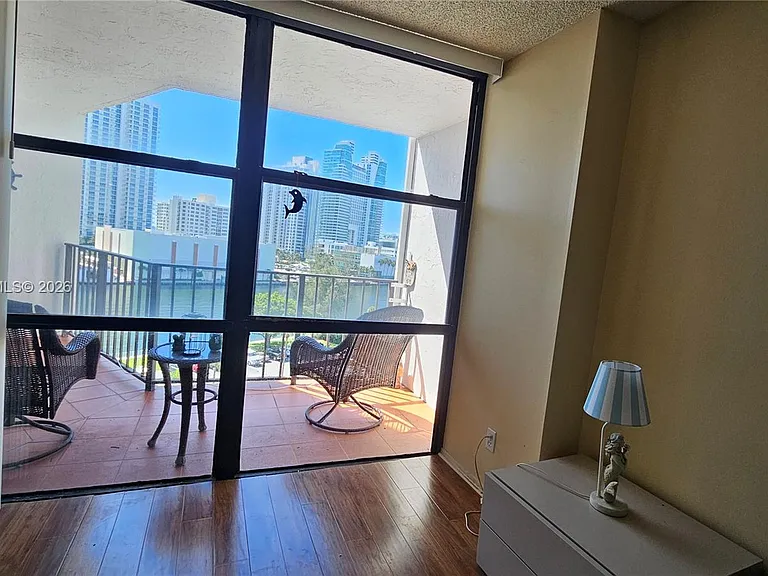 800 Parkview Dr #912 — Photo 15