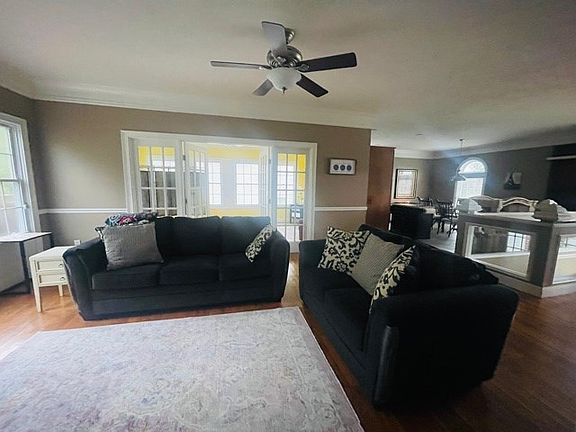 4th image of 621 Pride Ave