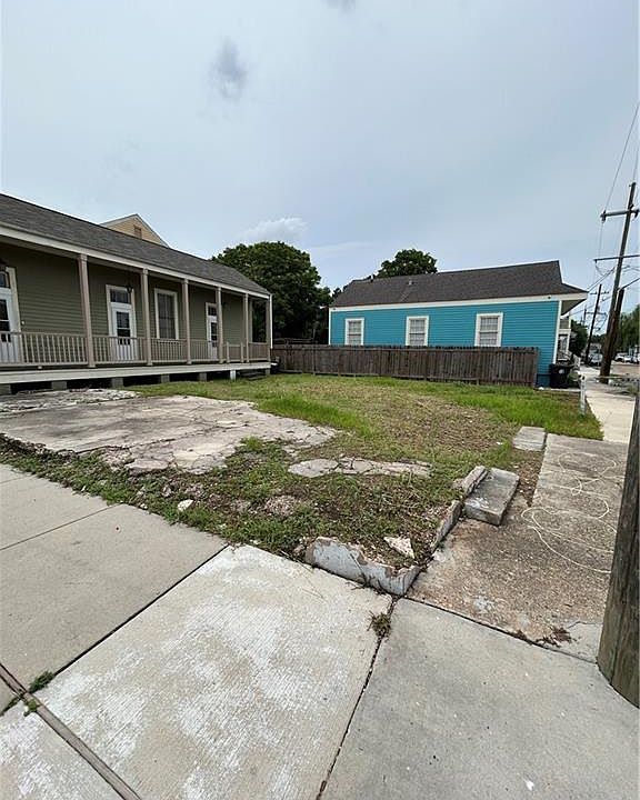 1st image of 1463 Henriette Delille St