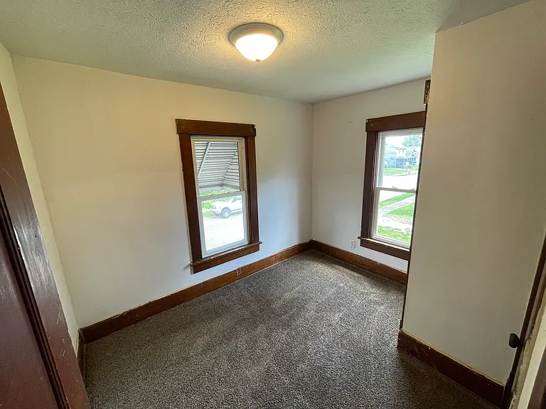 927 Clinton Ave SW — Photo 9