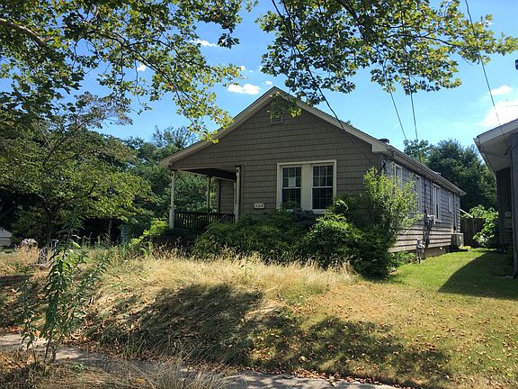 2nd image of 129 Plaza Pl