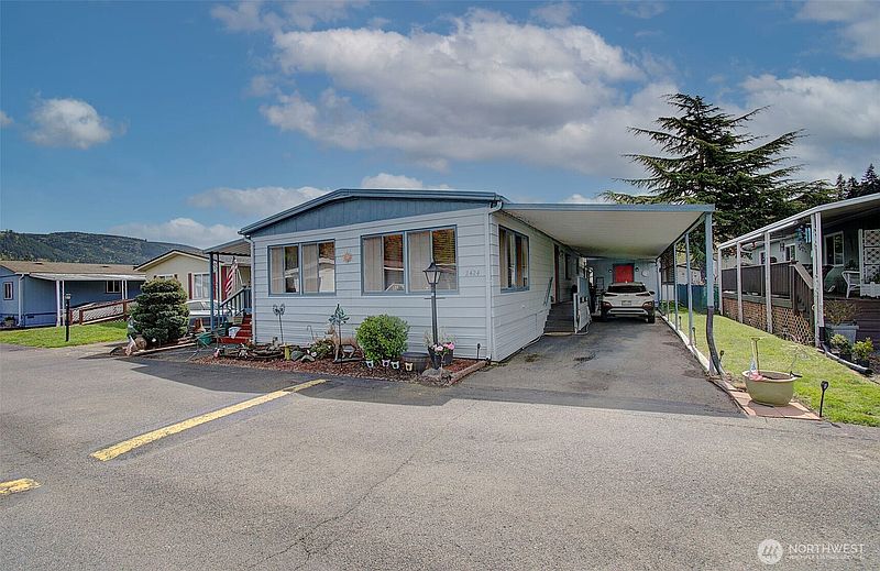 3rd image of 2424 Nightingale Lane