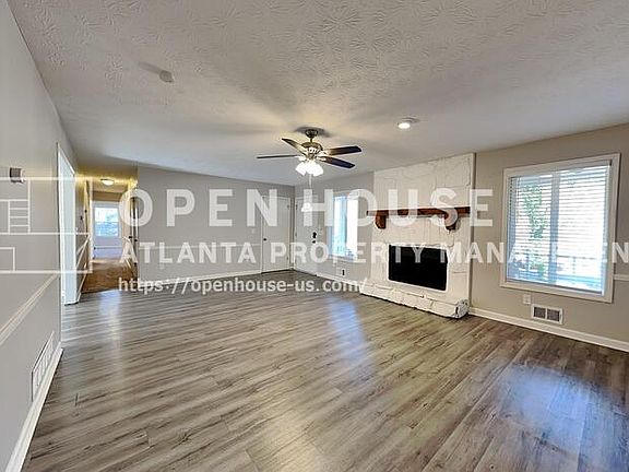 3rd image of 208 Emerald Cove Ln