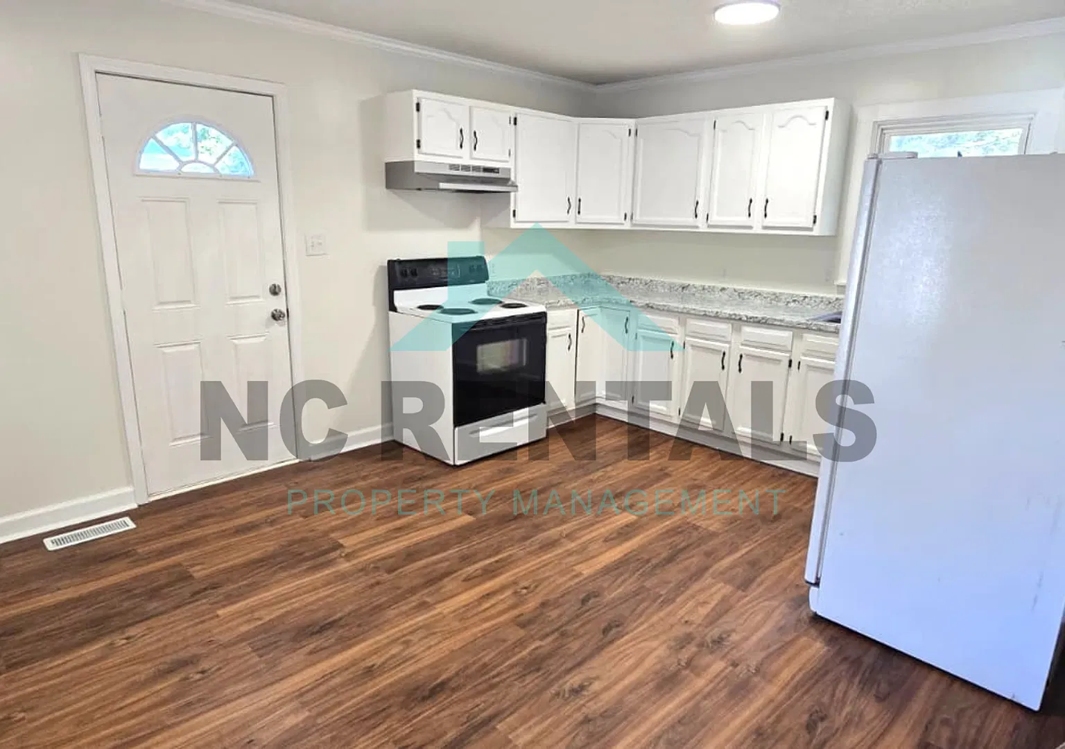 Charming $1,300 3 Bed/1.0 Bath Home in Burlington w/ Cozy Layout & Large Yard! — Photo 3
