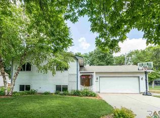 2810 W McClellan St, Sioux Falls, SD 57104