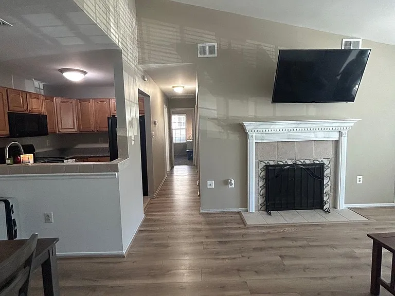 7804 Harrowgate Cir #D — Photo 6