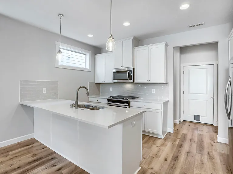 13715 NW 7th Pl — Photo 10