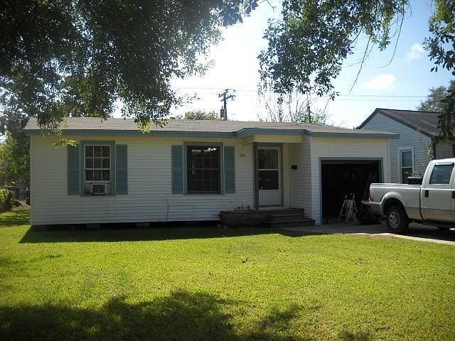 1st image of 225 19th Ave N