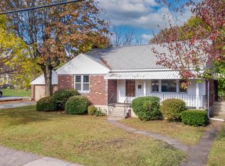 20 Dewey St, Roseto, PA 18013