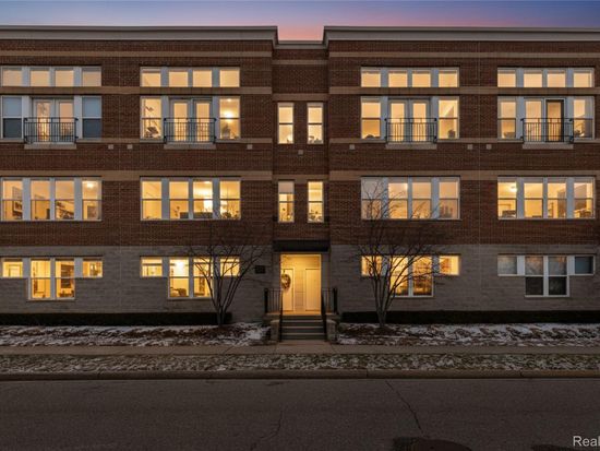 72 Clinton St, Mount Clemens, MI 48043