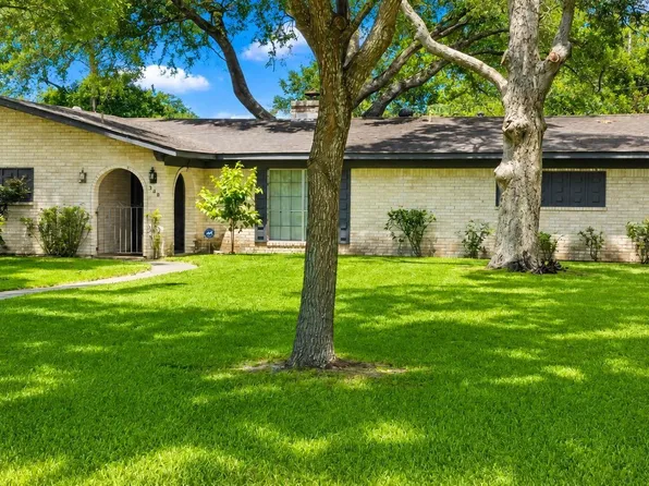 308 Edgewood St, League City, TX 77573