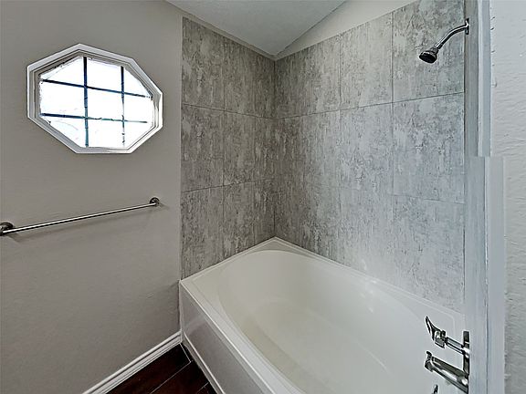 2nd image of 833 Weaver St