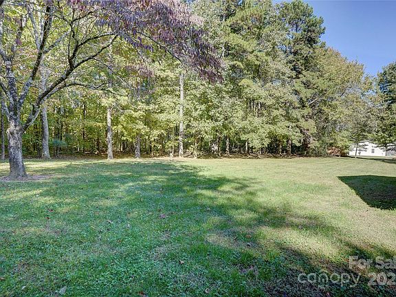 5th image of 175 Sun Valley Dr