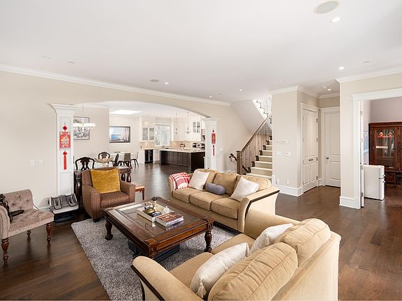 4th image of 1479 Mathers Ave
