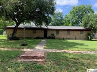 211 E 3rd St, Nixon, TX 78140