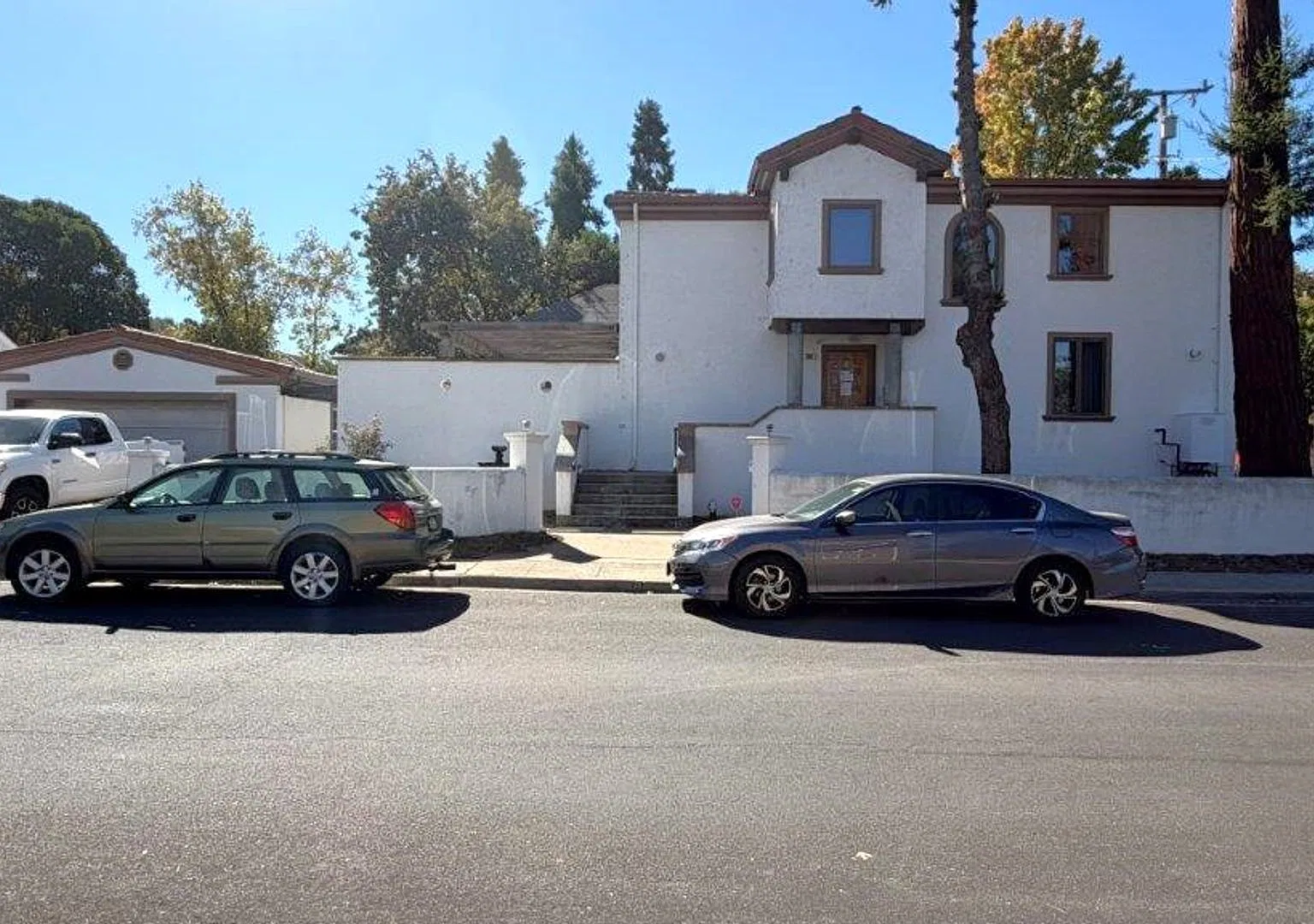 Beautiful 4-Bedroom, 3-Bath Martinez Home with Gorgeous Woodwork, Spacious Living Areas & Private... — Photo 1