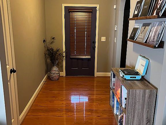 5th image of 109 Weeping Cir