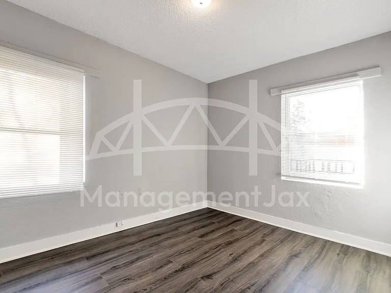 1842 W 26th St — Photo 10