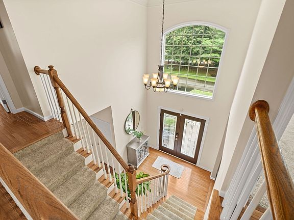 3rd image of 15 Fairways Ln