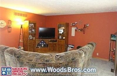 3rd image of 2031 W Peach St