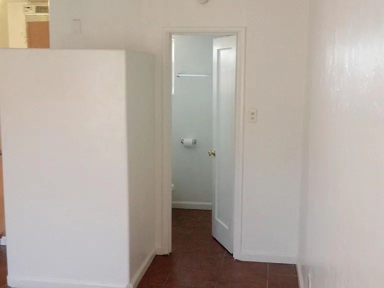 304-306 E. Blacklidge Dr. - 304-2 — Photo 5